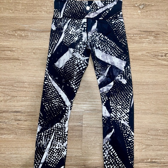 Lululemon Athletica Black and White Patterned Leggings - Picture 1 of 6